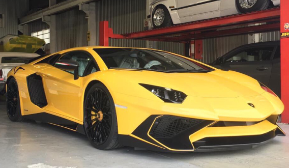 Lamborghini Aventador LP750-4SV